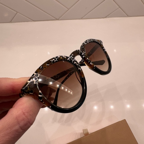 KREWE Collins Round Acetate Leopard Print Sunglasses - Picture 4 of 8